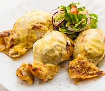Кальмары, фаршированные овощами и грибами