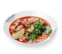 Tom Yum с королевскими креветками и пропаренным рисом