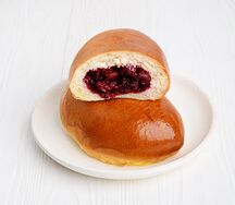 Пирожок с вишней