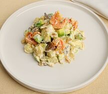 Салат с креветками и авокадо