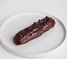 Эклер шоколадный