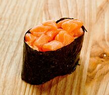 Гункан спайси Лосось