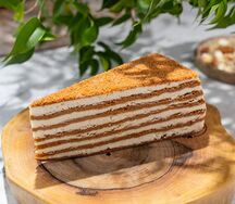 Пирожное Медовик
