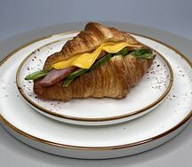 Круассан с ветчиной и сыром