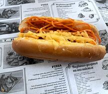 Хот-дог с сосиской и сыром