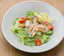 Салат с курой и соусом хойсин