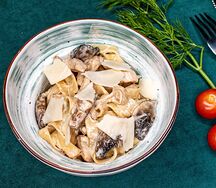 Феттуччине с мясом цыпленка и грибами