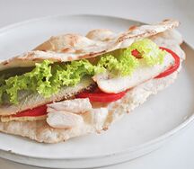 Сэндвич с курицей из фокаччи