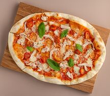 Римская пицца с курицей и моцареллой 
