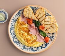 Омлет с ветчиной и шпинатом