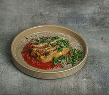 Лазанья в томатном соусе и пармезаном