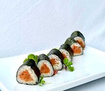 Классический ролл с лососем