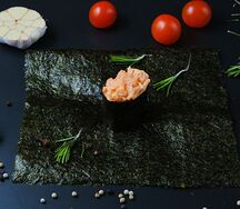 Гункан с креветкой