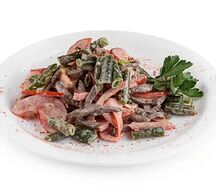 Салат из говядины с овощами