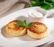 Сырники со сметаной