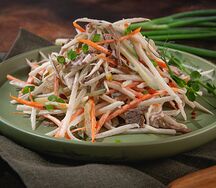 Салат из телячьего языка с редькой