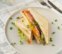 Сэндвич с ветчиной и сыром