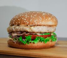 Бургер с индейкой и сыром
