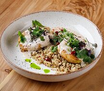 Щучьи котлетки с киноа и сливочным соусом