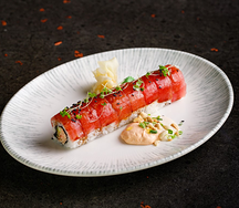 Ролл с тунцом и трюфельным соусом