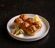 Ролл запеченный с угрем и страчателлой