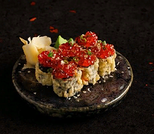 Ролл темпура с красной икрой