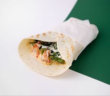 Тортилья с креветками и соусом гуакамоле