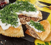 Чебурек-пирог с говядиной и свининой