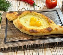 Хачапури авторское с перепелиным яйцом