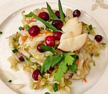 Салат из капусты с клюквой