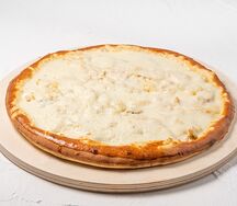 Пицца с курицей и ананасами