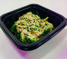 Салат чука с ореховым соусом