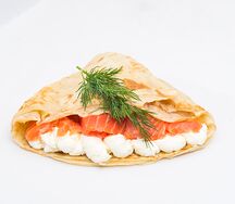Блин с лососем и филадельфией