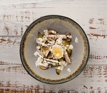 Салат куриный с грибами