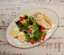 Куриная грудка с овощами и яйцом