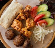 Шашлык из филе курицы в томатном соусе