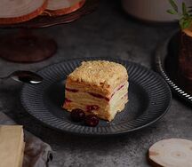 Пирожное Наполеон с вишней