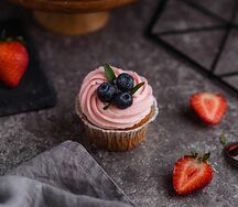 Капкейк с ягодой