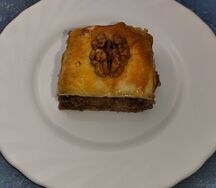Пахлава с грецкими орехами и медом