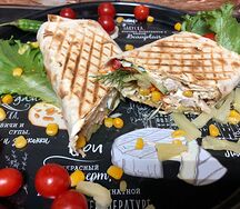 Шаверма с ананасом и кукурузой