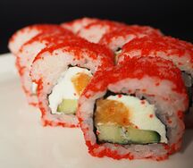 Ролл Калифорния с лососем