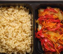 Филе трески запеченное под овощами с отварным булгуром