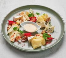 Ассорти из европейских сыров