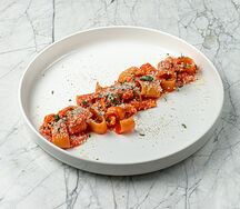 Паккери с креветкой и соусом из печеных перцев