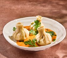 Хинкали с морепродуктами в соусе том ям