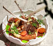 Каре ягнёнка с пюре и соусом вишнёвый демиглас