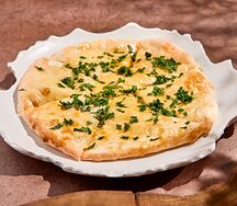 Ташмиджаби с мятым картофелем, сулугуни и зеленью