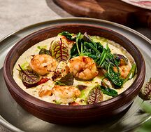 Креветки на кеце со шпинатом 