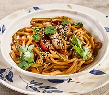 Жареный лагман с цыпленком терияки