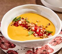 Кукурузный крем-суп с креветками и грецкими орехами